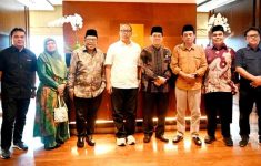 Sekjen MUI Buya Amirsyah Tambunan dan jajarannya (Source: MUI)