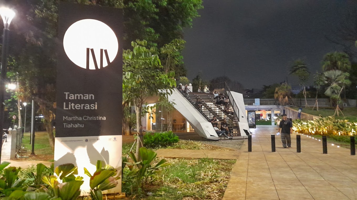 5 Tempat Wisata Baru di Jakarta yang Wajib Kamu Kunjungi Akhir Pekan 4 Taman Literasi Martha Christina Tiahahu Blok M (Source: Google Maps)
