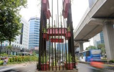 Tiang monorel mangkrak di Rasuna Said, Jakarta (Source: Media Indonesia)