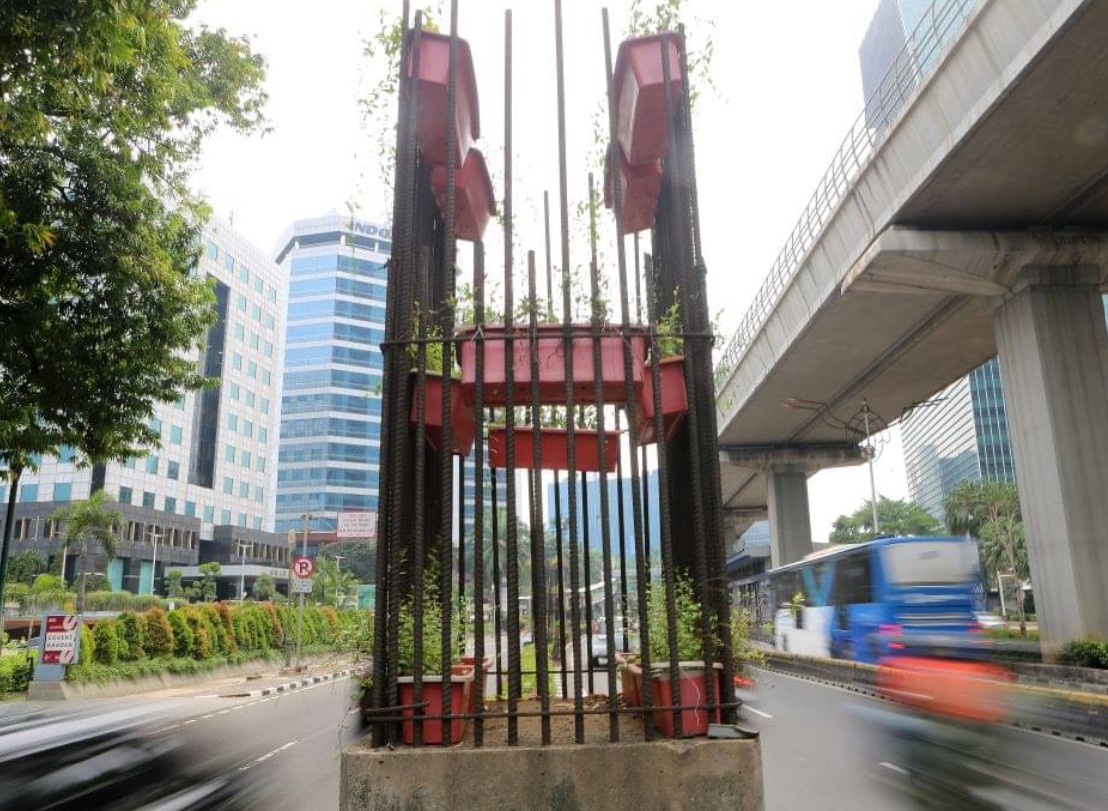 Tiang monorel mangkrak di Rasuna Said, Jakarta (Source: Media Indonesia)