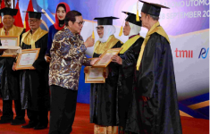 Wisuda Sekolah Lansia DKI Jakarta (Source: Dinas Komunikasi, Informatika dan Statistik DKI Jakarta)
