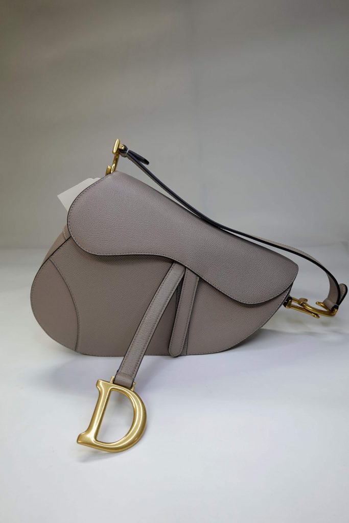 Daftar Barang yang Dilelang KPK Jaktim: Ikat Pinggang, Tas Dior hingga Louis Vuitton Mulai Rp19 Juta 2 dsc0290 690b4be35b726807653005