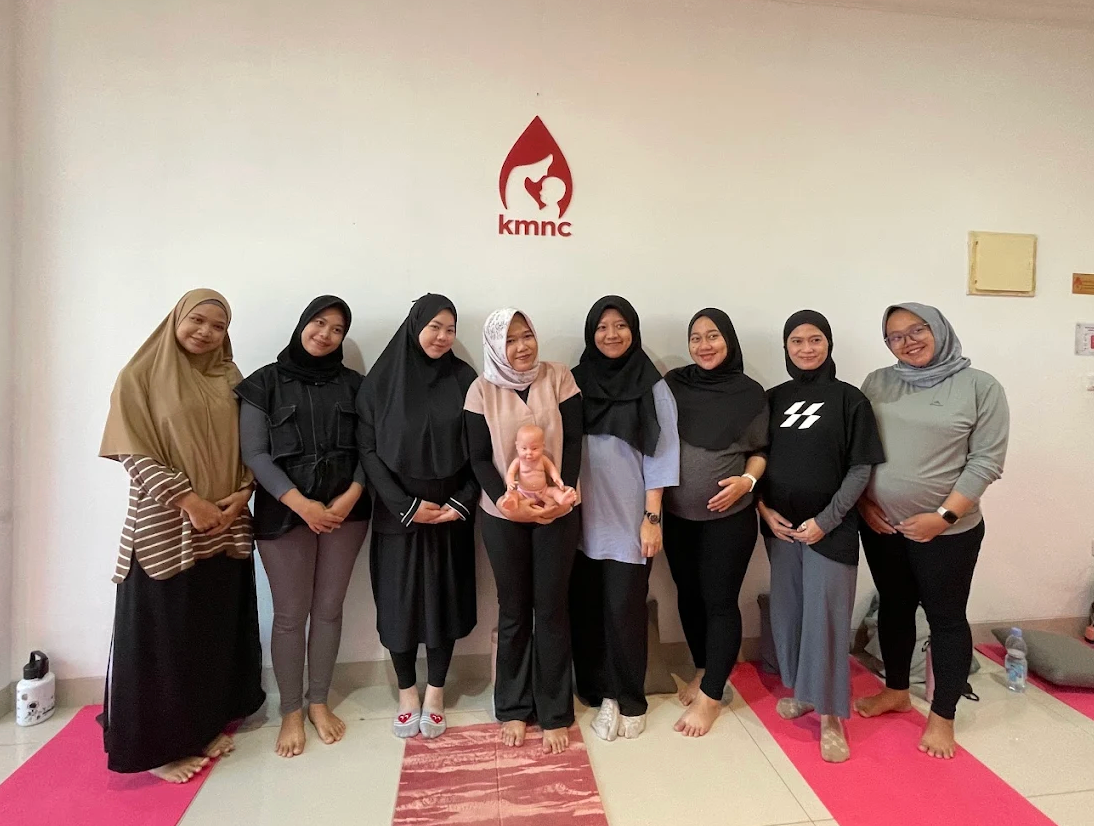 7 Manfaat Prenatal Yoga: Untuk Ibu dan Janin, Serta Waktu Terbaik untuk Melakukan 2 Klinik KMNC