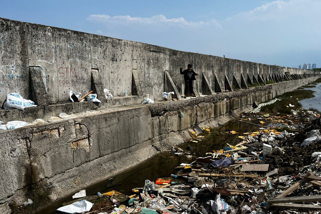 Tanggul Muara Baru Bocor, Pemerintah Targetkan Penambalan Ulang pada 2026