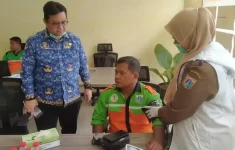 1.300 sopir truk sampah DKI jalani Cek Kesehatan Gratis di TPST Bantargebang. (Source: Tribun News)