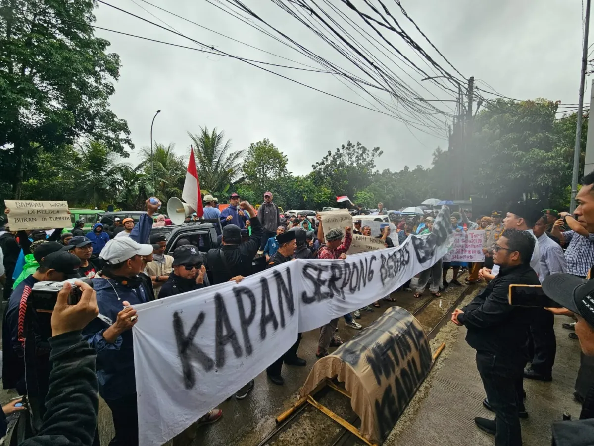Aksi unjuk rasa di Tangsel, warga desak pengelolaan TPA Cipeucang (Source: Tinta Otentik)