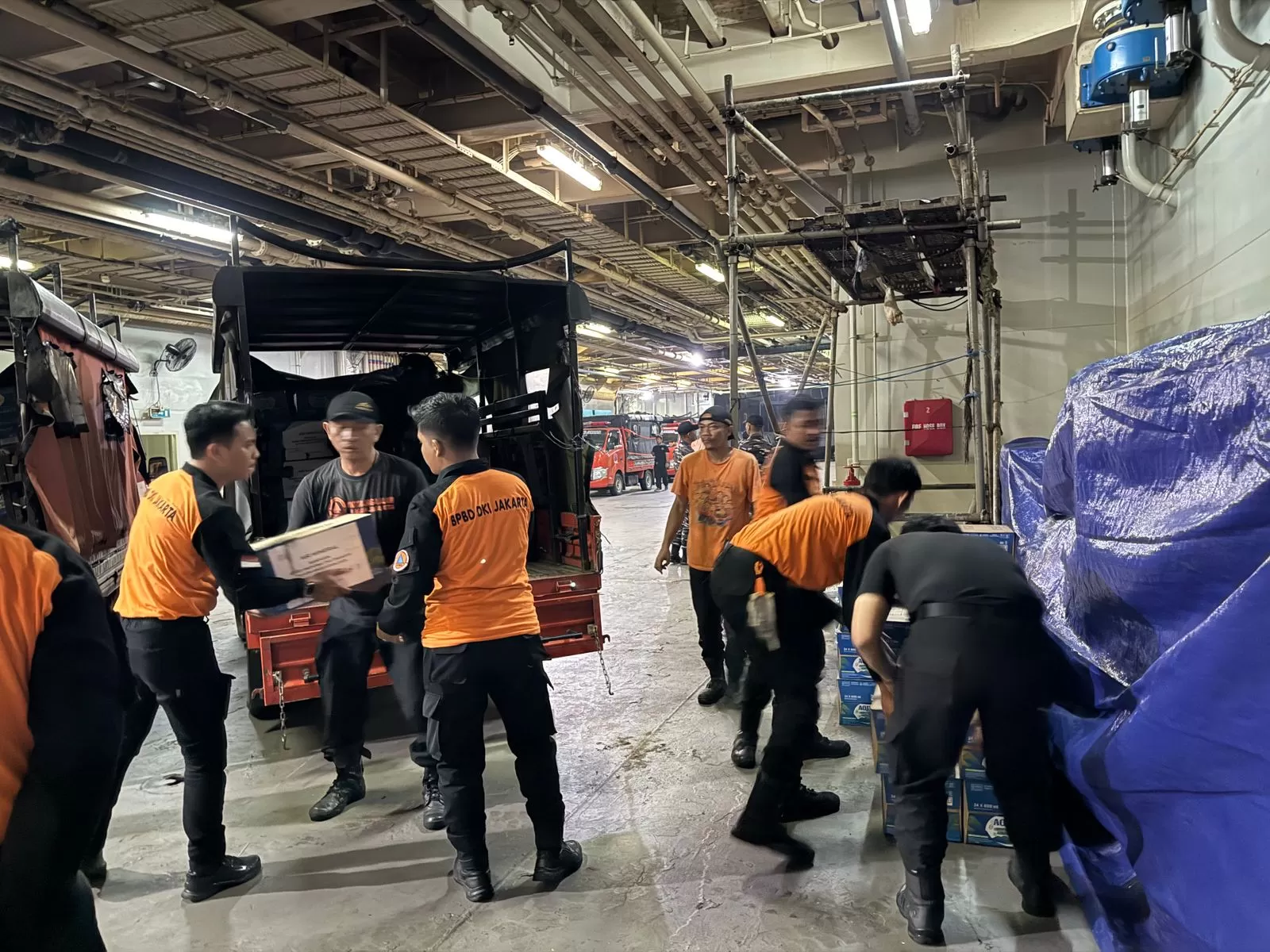 BPBD DKI Kirim Bantuan Lewat Kodaeral III. (Source: Jawa Pos)