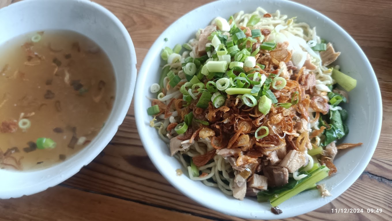 7 Rekomendasi Mie Ayam Enak di Jakarta Utara, Harga Bersahabat dan Porsi Banyak 4 Bakmi Ayam 99 Pak Wir (varian lain di Pluit). (Source: Google Maps)