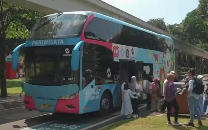 Mau Keliling TMII dengan Santai? Bus Wisata Transjakarta di TMII Jawabannya