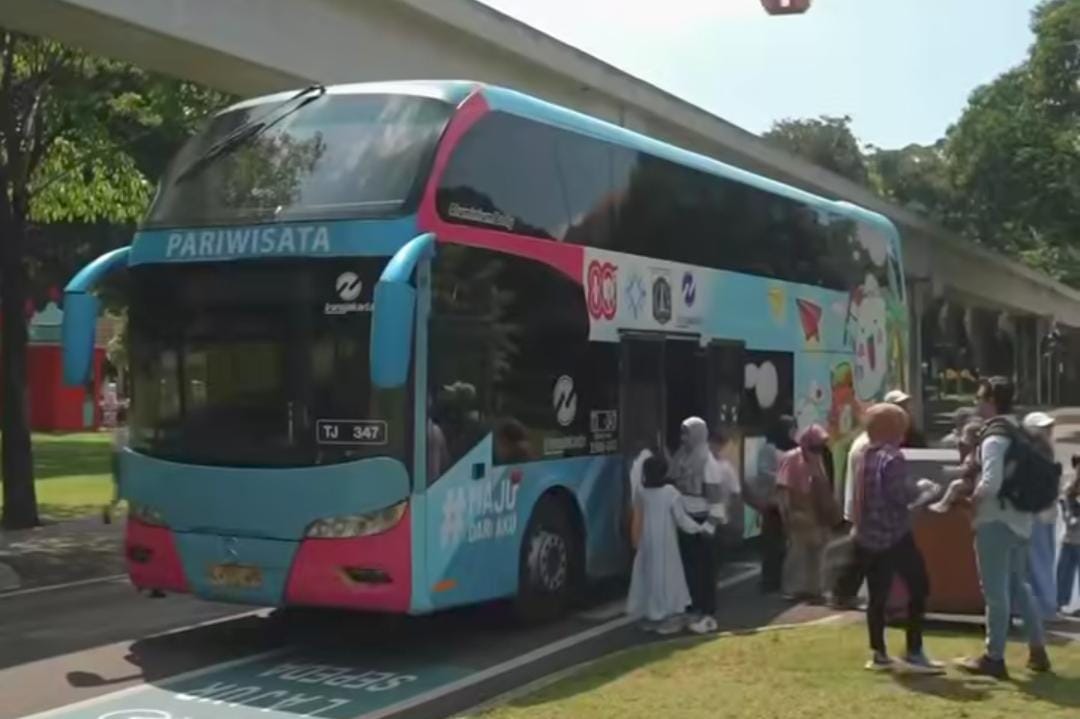 Mau Keliling TMII dengan Santai? Bus Wisata Transjakarta di TMII Jawabannya