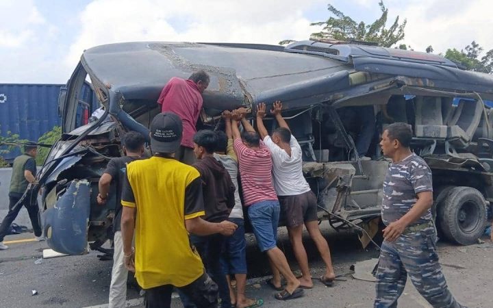 Kecelakaan Bus TNI AL di Tol Belmera, 12 Kru KRI Soeharso Luka-luka