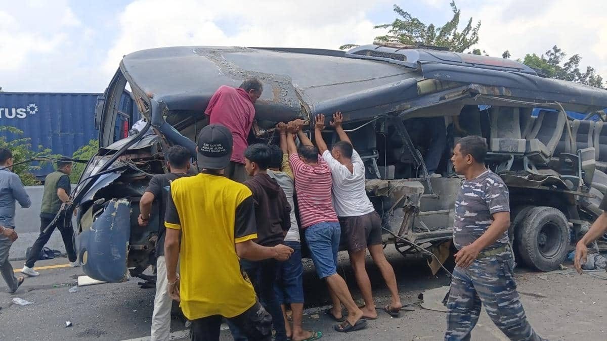 Kecelakaan Bus TNI AL di Tol Belmera, 12 Kru KRI Soeharso Luka-luka
