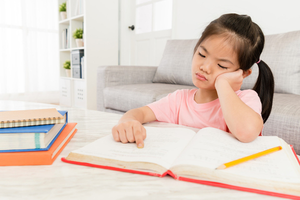 Latihan Soal LKS PJOK Kelas 2 SD Halaman 27 Lengkap Beserta Kunci Jawaban, Jelaskan Arah Pandangan Anak