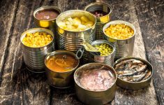 45 Daftar Makanan Darurat yang Bisa Dibawa Saat Bencana Alam: Praktis dan Tahan Berbulan-Bulan!