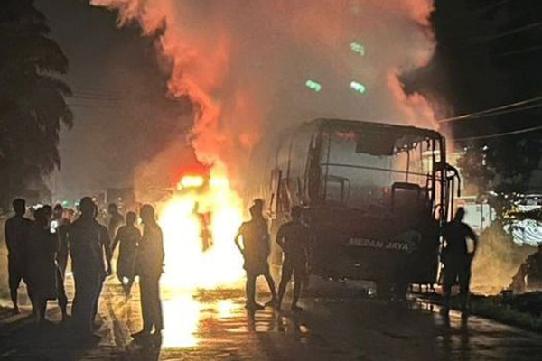 Bus Terbakar di Jalinsum Muratara Sumatera Selatan, Kendaraan Hangus Dilalap Api