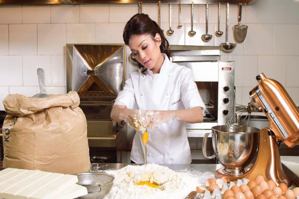 Profil Chef Karen Carlotta Juri MCI Season 13: Ahli Pastry, Queen of Dessert Indonesia