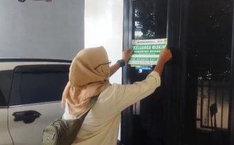 Ratusan Warga Ciomas Mengundurkan Diri Jadi Penerima Bansos, Kompak Tolak Ditempeli Stiker Keluarga Miskin