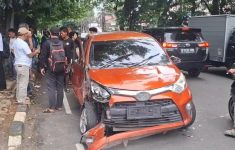 Mobil Calya Tabrak TransJakarta di Duren Tiga Jakarta Selatan, Pengemudi Mahasiswa WNA Myanmar