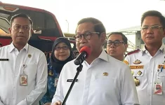 Gubernur DKI Jakarta, Pramono Anung saat meninjau Terminal Terpadu Pulo Gebang, Cakung, Jakarta Timur, Jumat (19/12/2025). (Source: Tribun News)