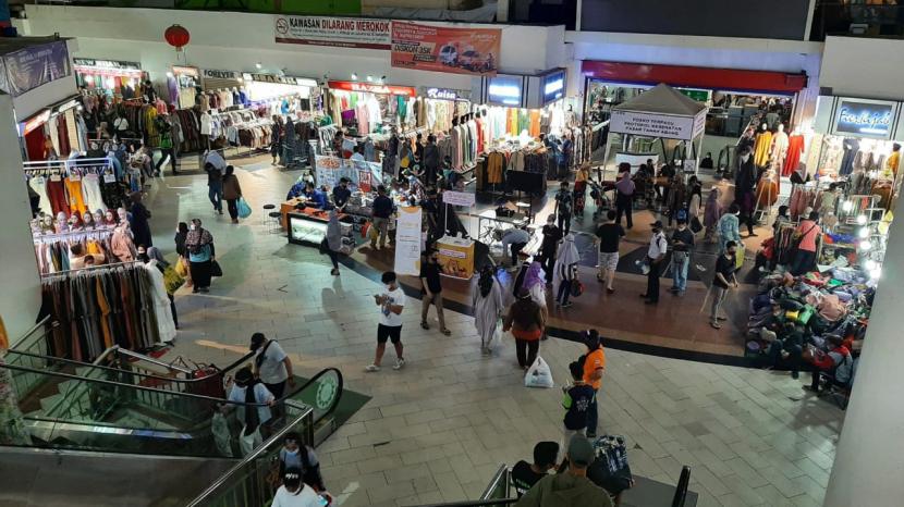 Ilustrasi Pasar Tanah Abang (Source: Republika)