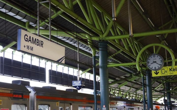 Ilustrasi Stasiun Gambir Jakarta Pusat. (Source: Shutterstock)