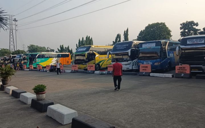 Ilustrasi bus di Terminal Kampung Rambutan. (Source: Kompas)