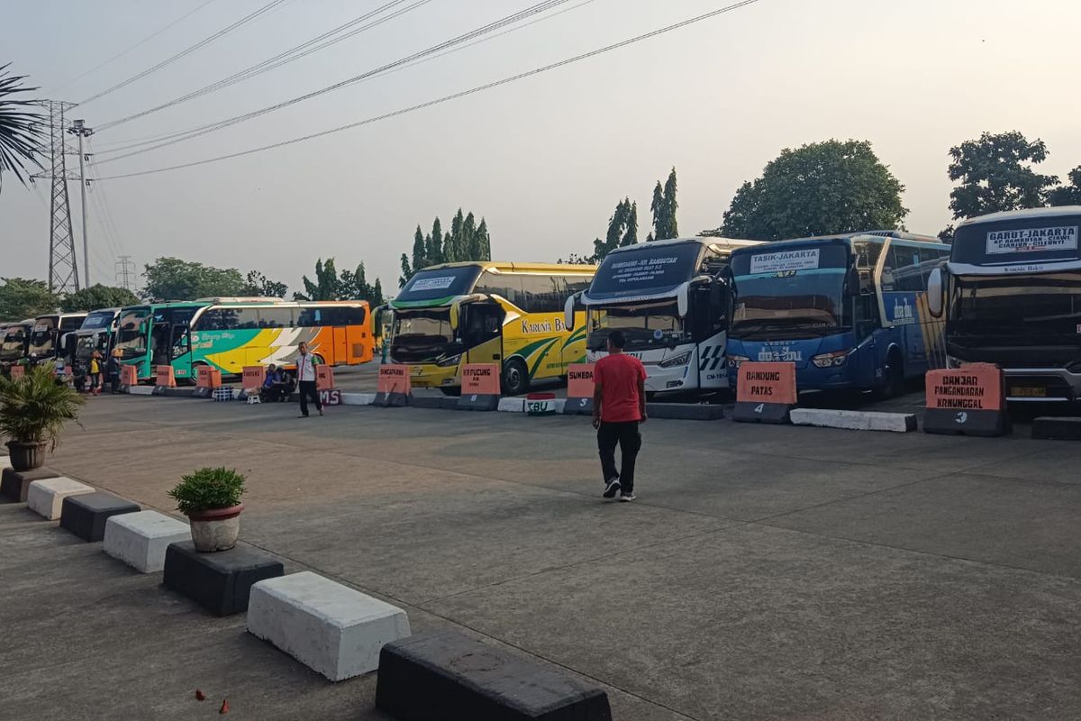 Ilustrasi bus di Terminal Kampung Rambutan. (Source: Kompas)