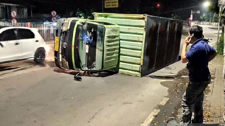 Ilustrasi bus terguling. (Source: Antara)