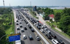 Ilustrasi jalan tol Jakarta-Cikampek padat. (Source: Jasa Marga)