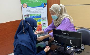 Ilustrasi pemeriksaan pasien di puskesmas Jakarta Timur. (Source: Berita Jakarta)