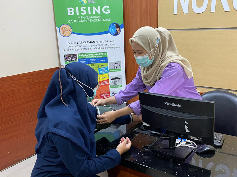 Ilustrasi pemeriksaan pasien di puskesmas Jakarta Timur. (Source: Berita Jakarta)