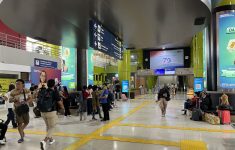 Ilustrasi penumpang di stasiun Gambir. (Source: Kompas)