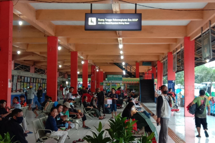 Ilustrasi terminal Kampung Rambutan padat jelang Nataru. (Source: Sindo News)