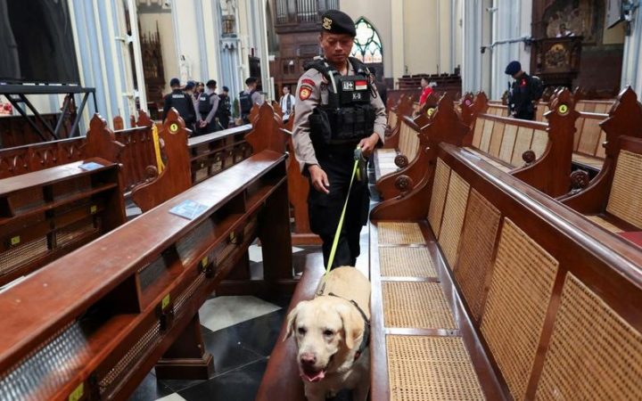 Ilustrasi Gereja di Jakarta Barat Disterilisasi Tim Jibom dan Anjing Pelacak Jelang Natal 2025. (Source: CNBC)