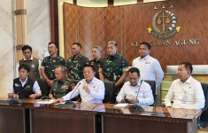 Jumpa pers satgas PKH mengenai dugaan tindak pidana penyebab banjir dan longsor di Sumatera. (Source: Kumparan)