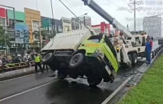 Kecelakaan di Flyover Rawa Buaya. (Source: Lensa Polri)