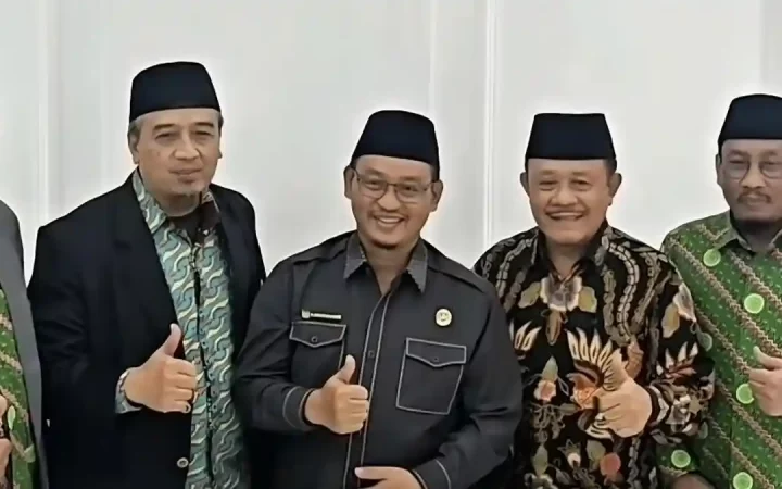 Ketua DPRD Kota Bekasi, Sardi Efendi menghadiri acara yang diselenggarakan MUI di Kantor MUI Bekasi Selatan (27/11/2025). (Source: Humas DPRD Kota Bekasi)