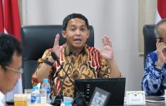 Menhut Raja Juli Antoni (Source: Info Bank News)