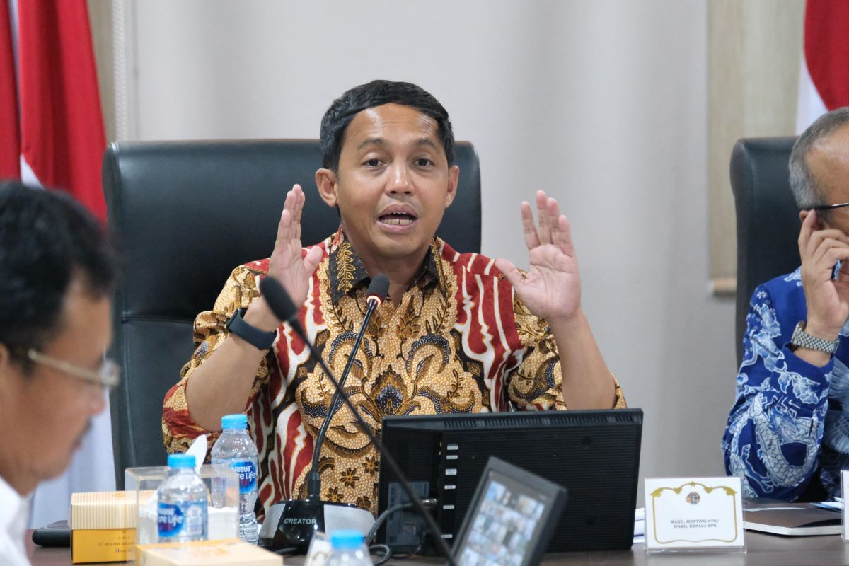 Menhut Raja Juli Antoni (Source: Info Bank News)