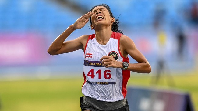 Odekta Naibaho ikut menggalang dana untuk korban bencana Sumatera. (Source: Antara)