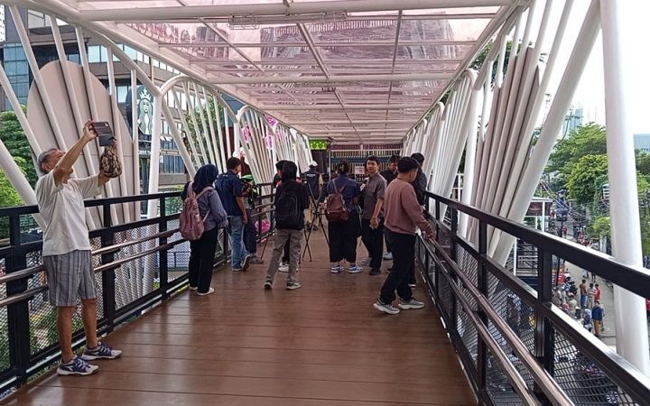 Cegah Pencurian, Pramono Anung Resmikan JPO Anti-Maling di Pesanggrahan dan Cipinang. (Source: iNews)