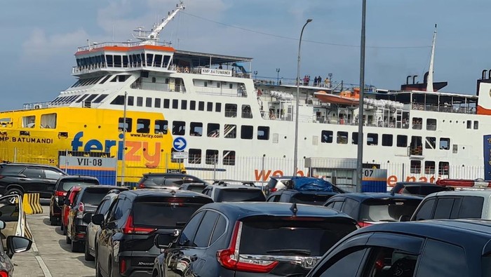 Puncak Arus Natal 2025 Terkendali, ASDP Catat 421 Ribu Kendaraan Menyeberang. (Source: ASDP)