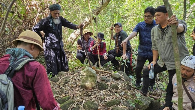 Situs Megalitik Baru di Gunung Tangkil Sukabumi. (Source: Meseum Prabu Siliwangi)