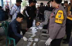 Demi keselamatan wisatawan, 50 awak kapal Kepulauan Seribu dites urine. (Source: Polsek Megamendung)