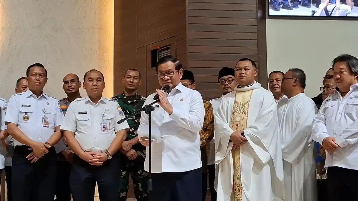 Pramono Anung Pantau Ibadah Malam Natal di Sejumlah Gereja Jakarta, Pastikan Aman dan Kondusif (Source: Tribun News)