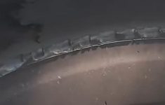 Tangkapan layar dari video viral ban bus Transjakarta botak.