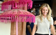 Tia Emma Billinger alias Bonnie Blue.