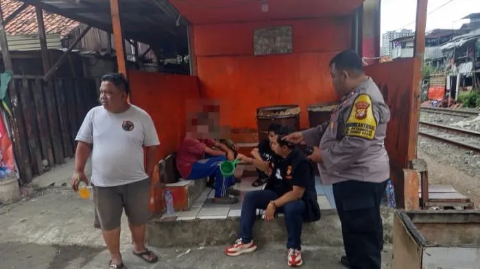 Viral pemotor disiram air got di Tanah Abang. (Source: Obnews)