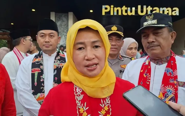 Wali Kota Jakarta Barat, Iin Mutmainah. (Source: Warta Kota)