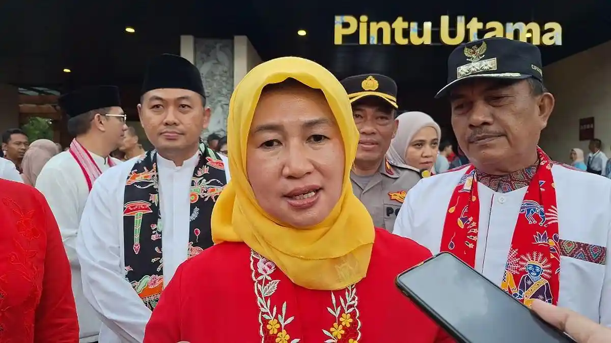 Wali Kota Jakarta Barat, Iin Mutmainah. (Source: Warta Kota)